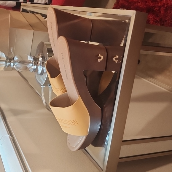 Clogs - Picture 2 of 4